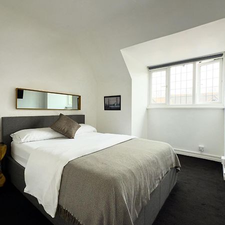 One-Bedroom Flat In Cheam Village Exterior foto